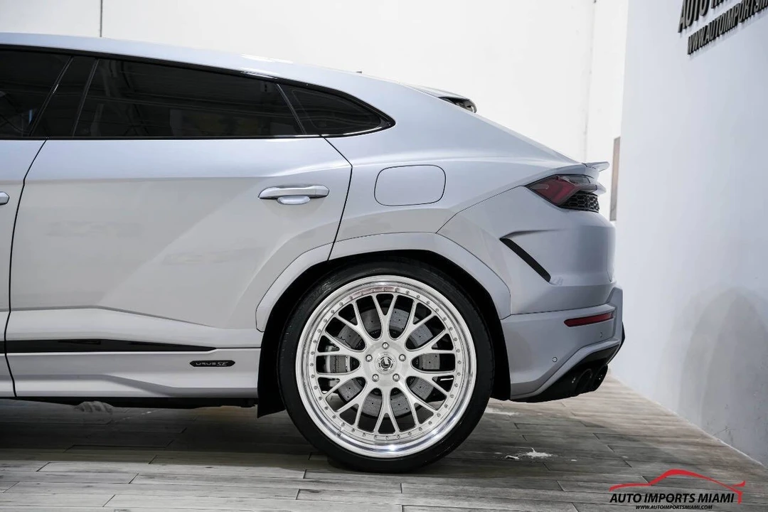 2025 Lamborghini Urus SE - Image 16 of 21