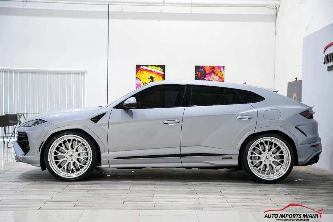 2025 Lamborghini Urus SE - Image 13 of 21