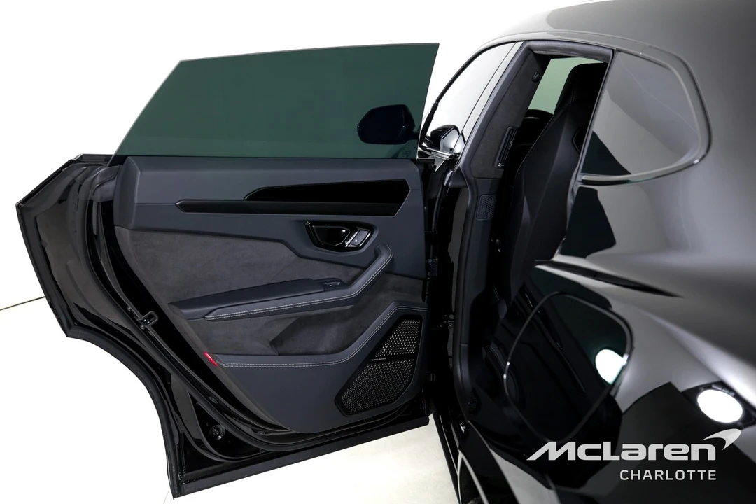 2025 Lamborghini Urus SE - Image 17 of 21