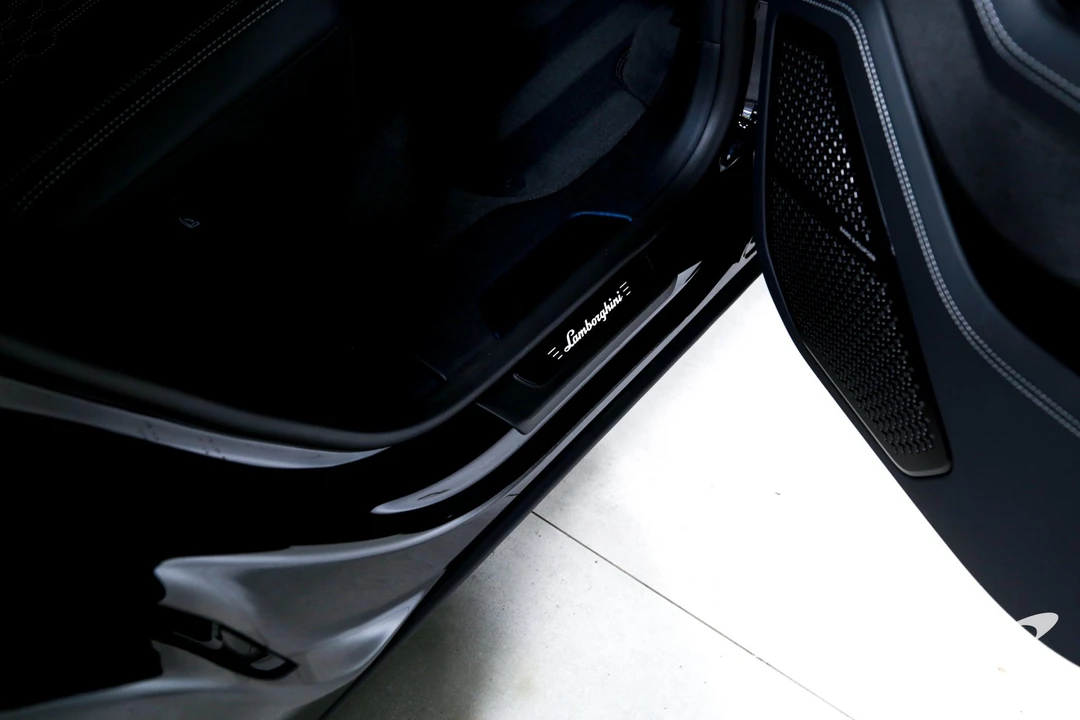 2025 Lamborghini Urus SE - Image 24 of 31