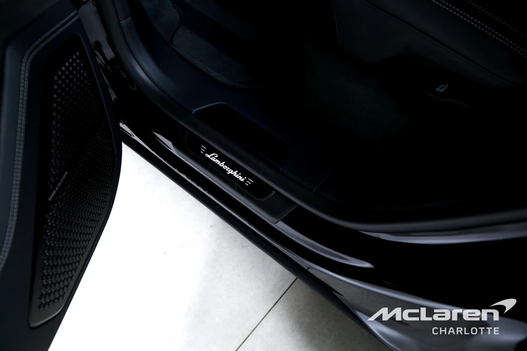 2025 Lamborghini Urus SE - Image 20 of 21