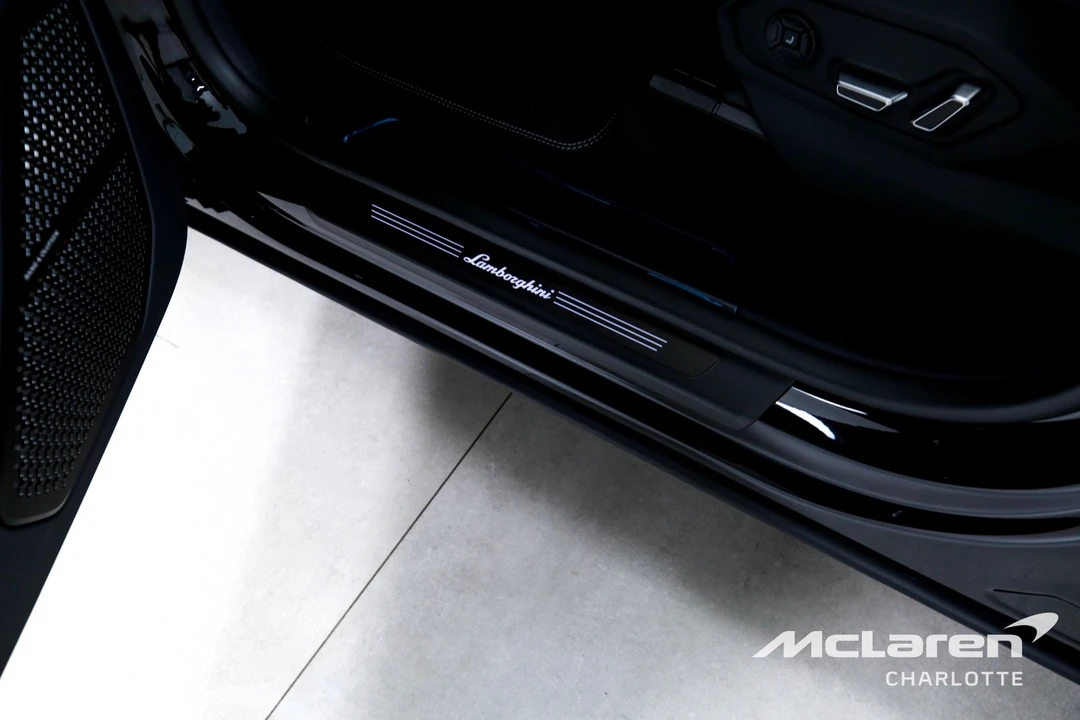 2025 Lamborghini Urus SE - Image 16 of 21