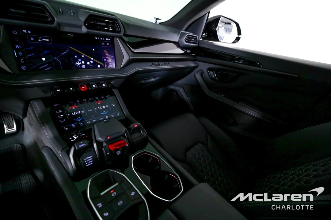 2025 Lamborghini Urus SE - Image 15 of 21