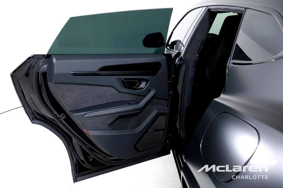 2025 Lamborghini Urus SE - Image 15 of 31