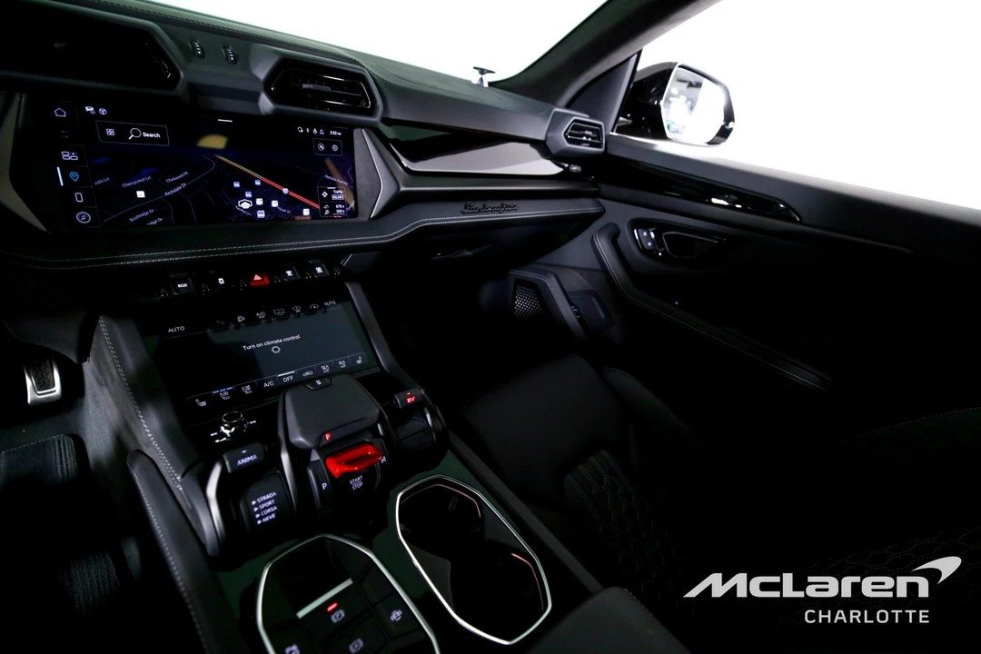 2025 Lamborghini Urus SE - Image 13 of 31