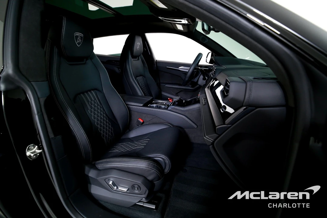 2025 Lamborghini - Image 27 of 31