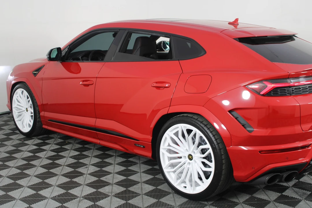2025 Lamborghini Urus SE - Image 12 of 31