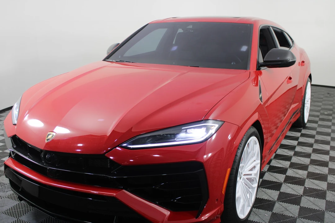 2025 Lamborghini Urus SE - Image 14 of 31