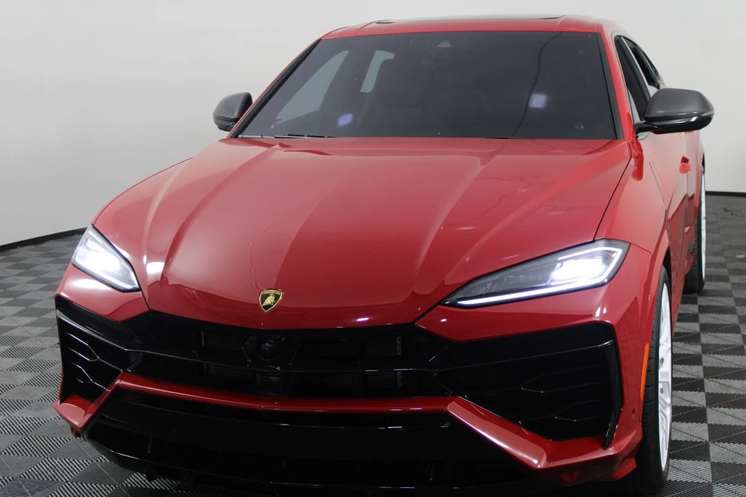 2025 Lamborghini Urus SE - Image 2 of 31