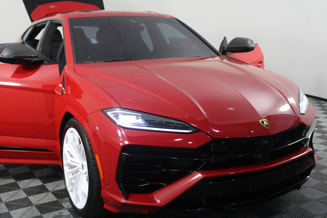 2025 Lamborghini Urus SE - Image 7 of 31