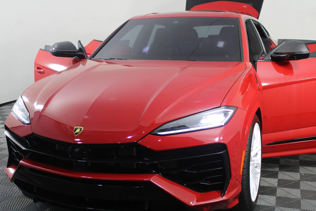 2025 Lamborghini Urus SE - Image 15 of 31