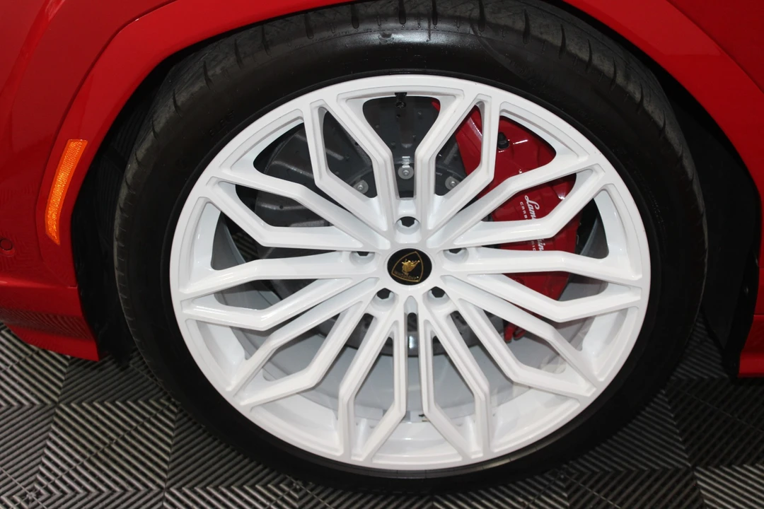 2025 Lamborghini Urus SE - Image 19 of 31