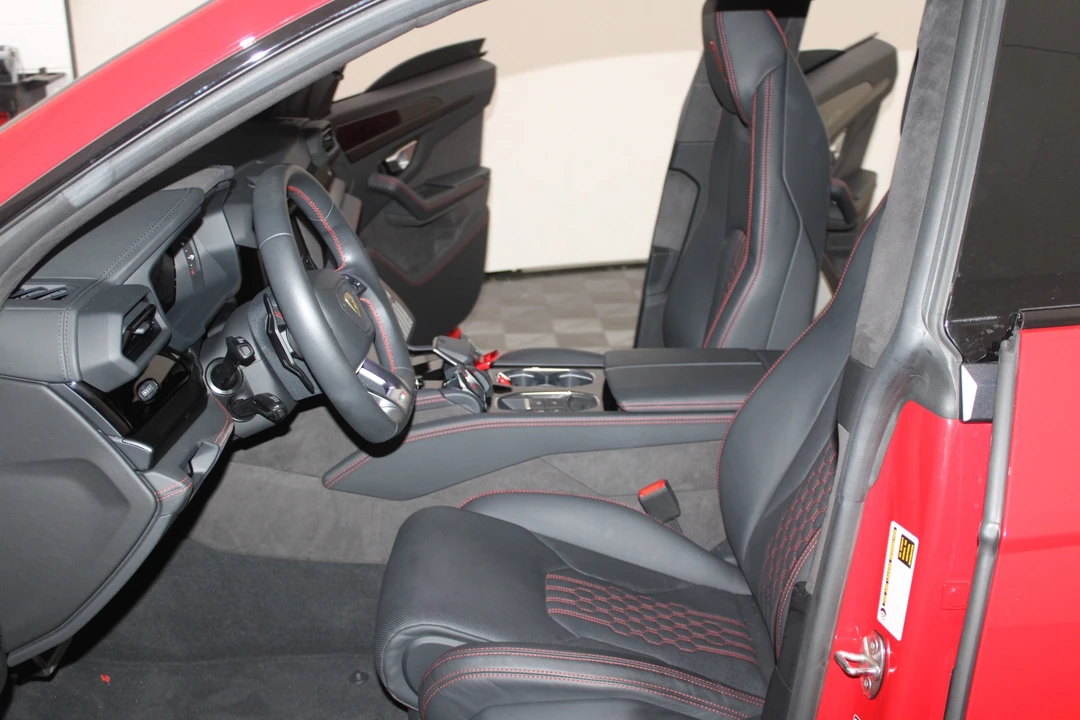 2025 Lamborghini Urus SE - Image 25 of 31