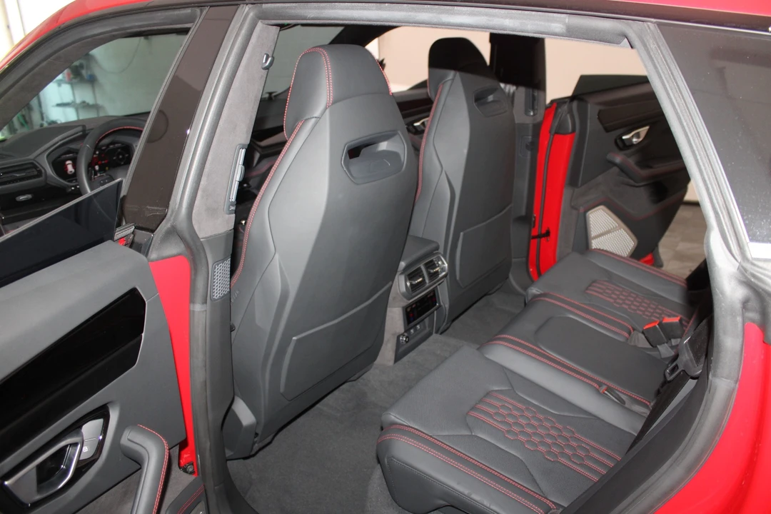 2025 Lamborghini Urus SE - Image 28 of 31