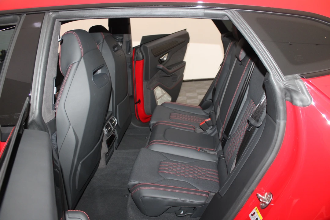 2025 Lamborghini Urus SE - Image 29 of 31