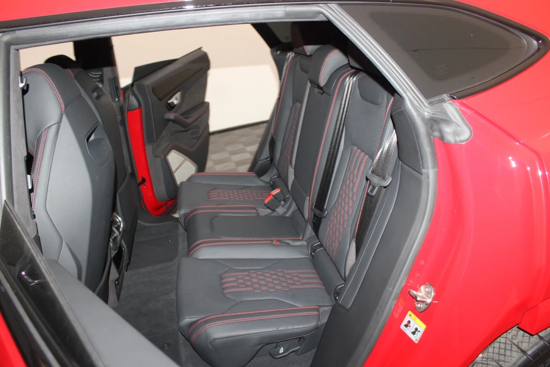 2025 Lamborghini Urus SE - Image 30 of 31