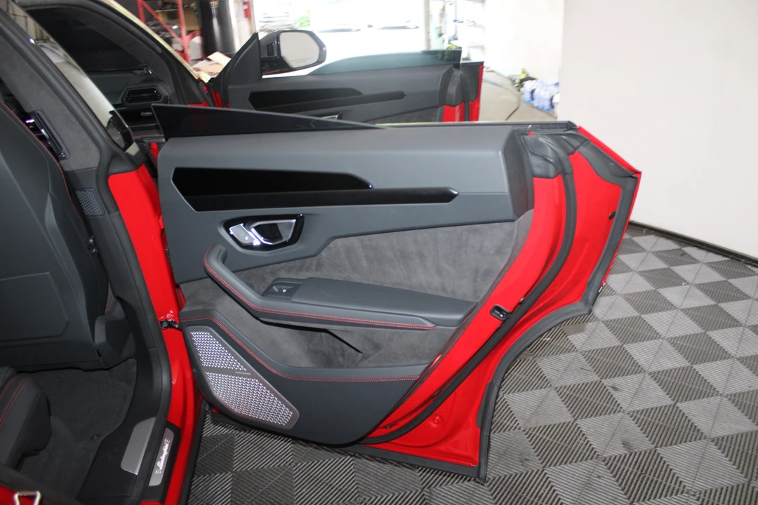 2025 Lamborghini Urus SE - Image 31 of 31