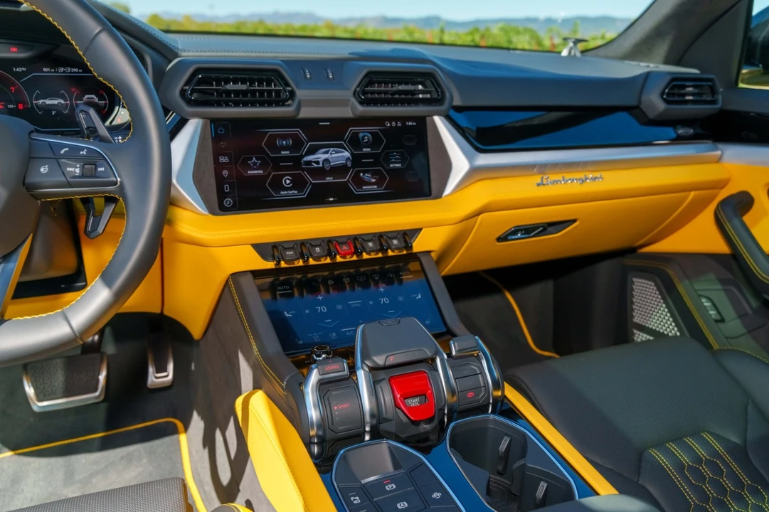 2025 Lamborghini Urus SE - Image 27 of 31