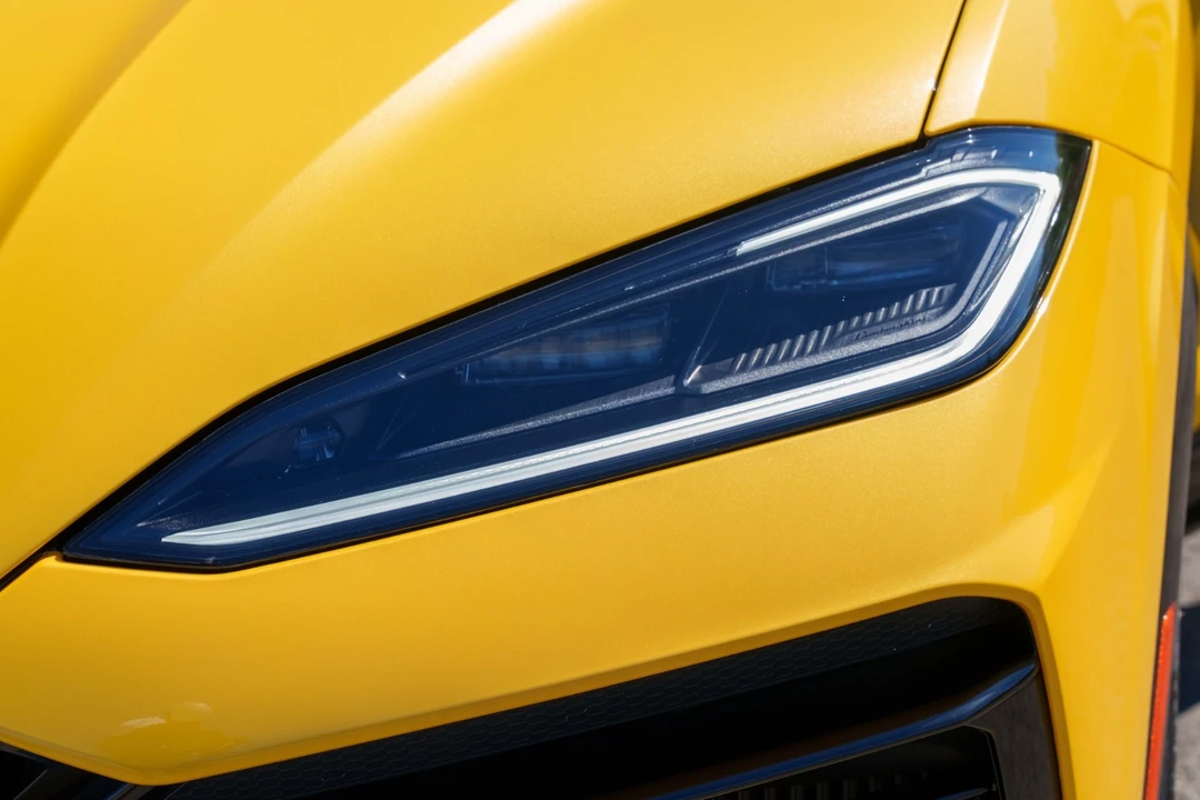 2025 Lamborghini Urus SE - Image 25 of 31
