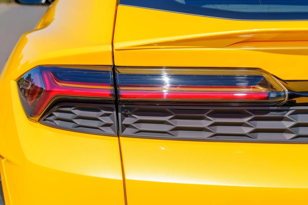 2025 Lamborghini Urus SE - Image 22 of 31