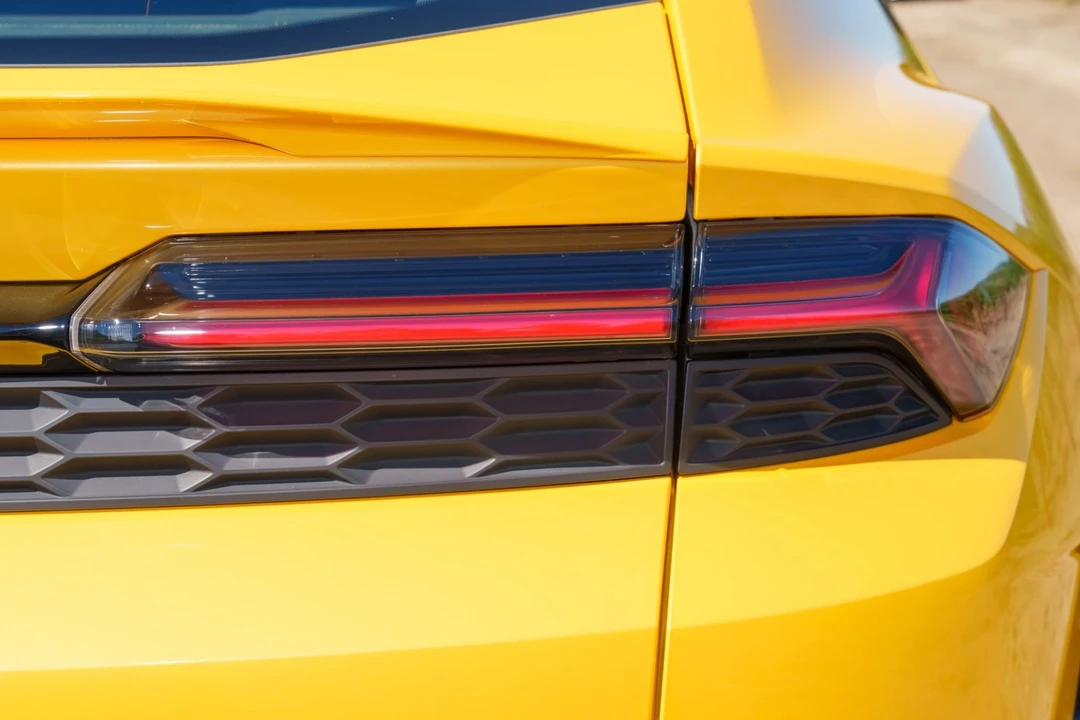 2025 Lamborghini Urus SE - Image 23 of 31