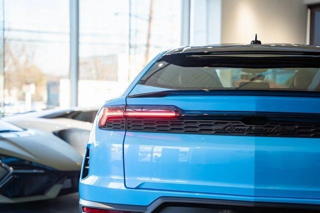 2025 Lamborghini Urus SE - Image 9 of 21