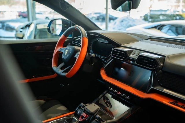 2025 Lamborghini Urus SE - Image 17 of 21