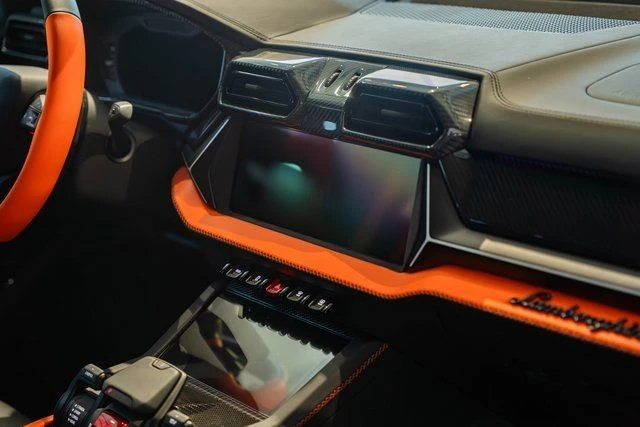 2025 Lamborghini Urus SE - Image 18 of 21