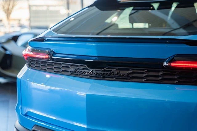 2025 Lamborghini Urus SE - Image 10 of 21