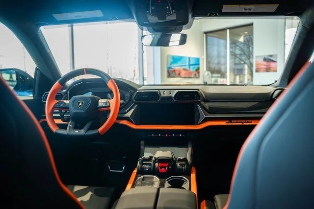 2025 Lamborghini Urus SE - Image 12 of 21