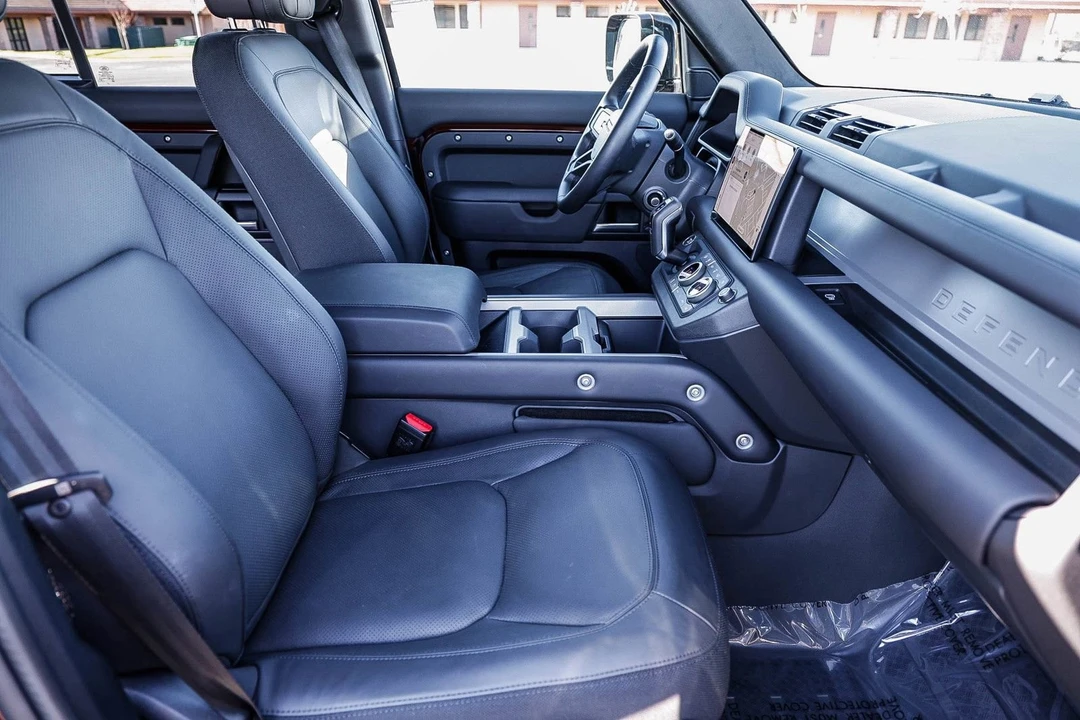 2025 Land Rover Defender L663 - Image 17 of 21