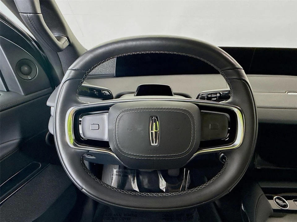2025 Lincoln Navigator 4th Gen - Image 3 of 21