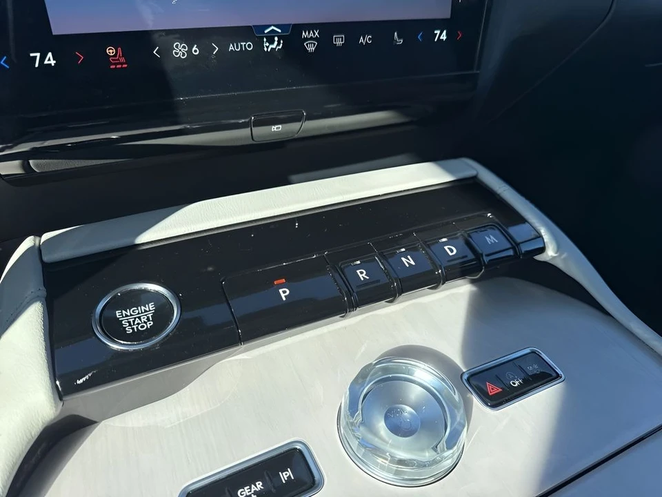 2025 Lincoln Navigator 4th Gen - Image 18 of 21