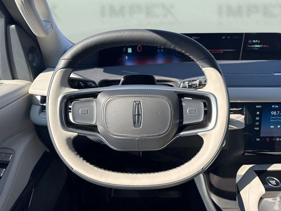 2025 Lincoln Navigator 4th Gen - Image 15 of 21