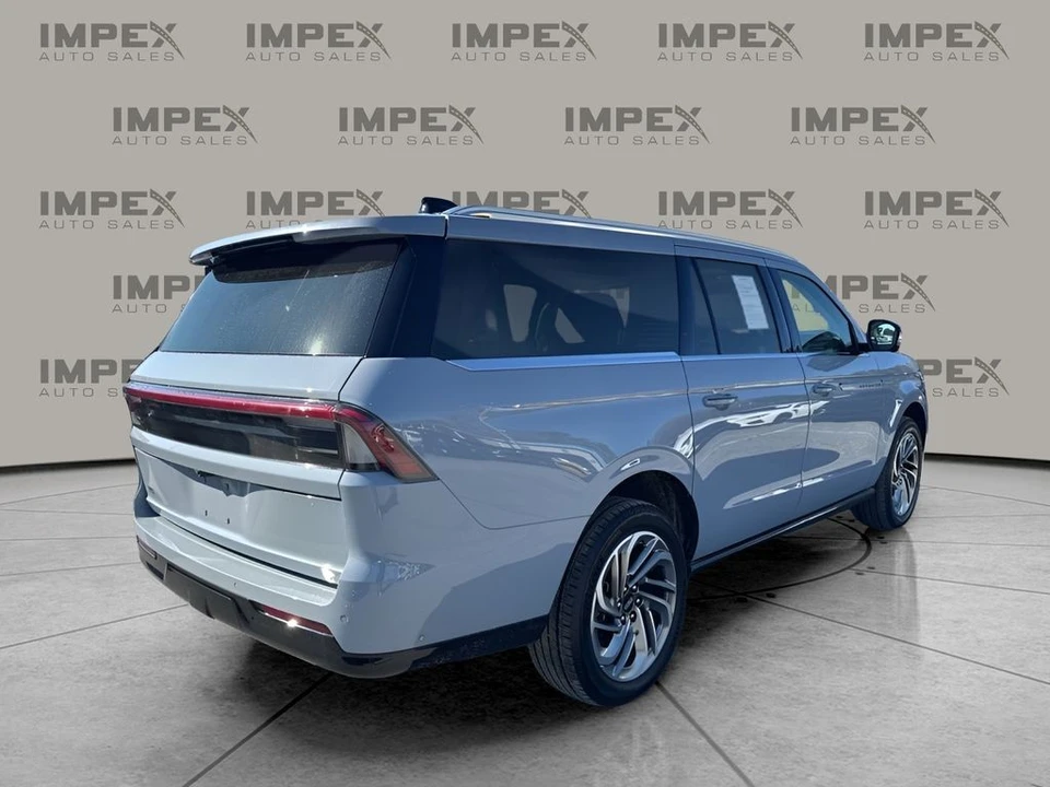 2025 Lincoln Navigator 4th Gen - Image 5 of 21