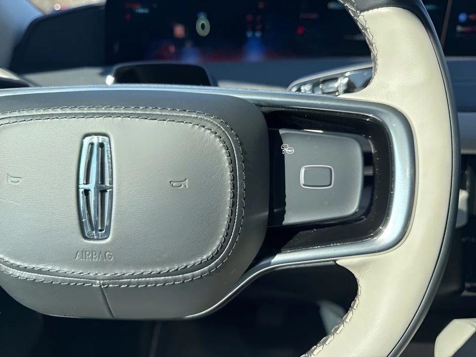 2025 Lincoln Navigator 4th Gen - Image 17 of 21