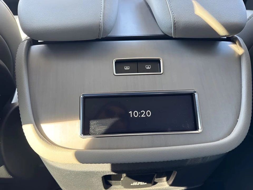 2025 Lincoln Navigator 4th Gen - Image 13 of 21