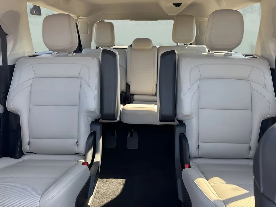 2025 Lincoln Navigator 4th Gen - Image 12 of 21