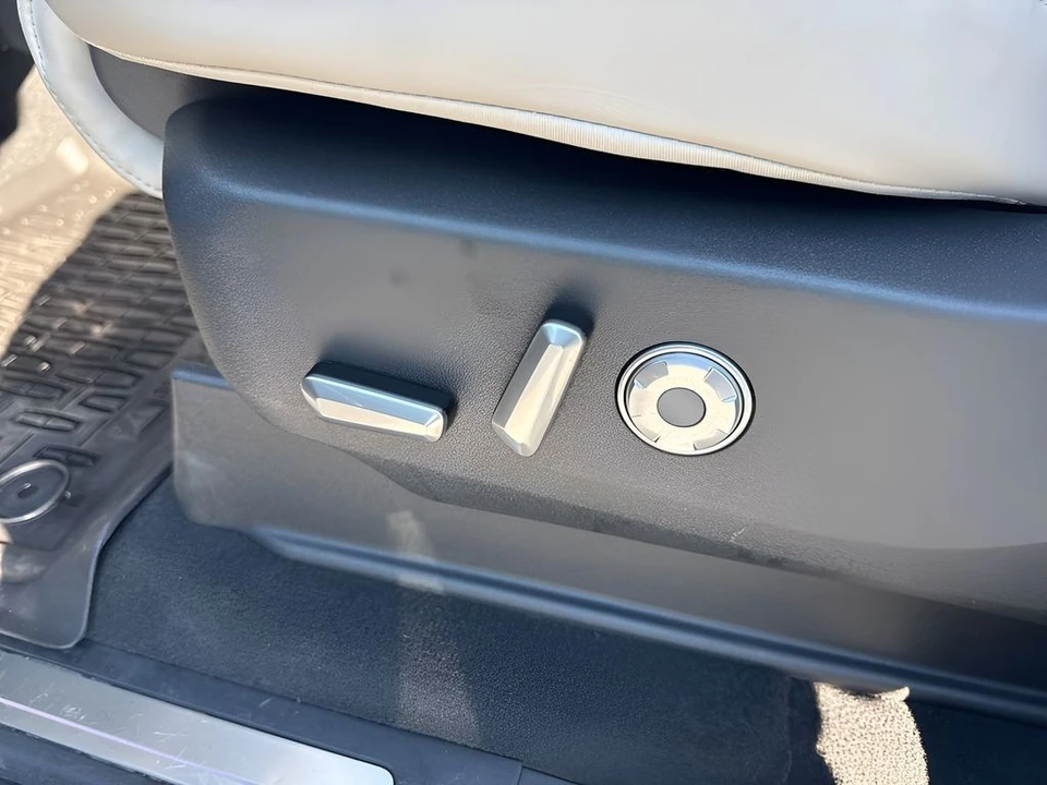 2025 Lincoln Navigator 4th Gen - Image 10 of 21