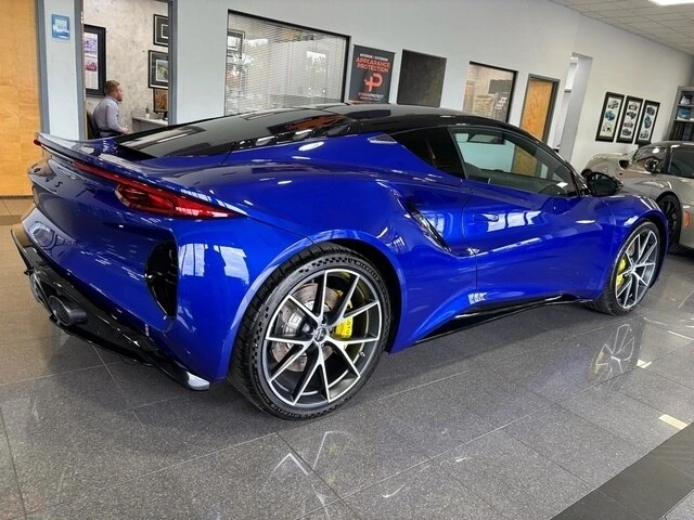 2025 Lotus Emira - Image 17 of 21