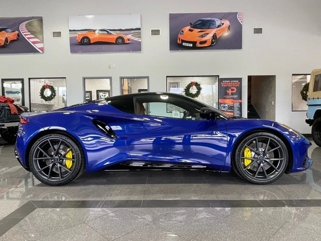 2025 Lotus Emira - Image 5 of 12