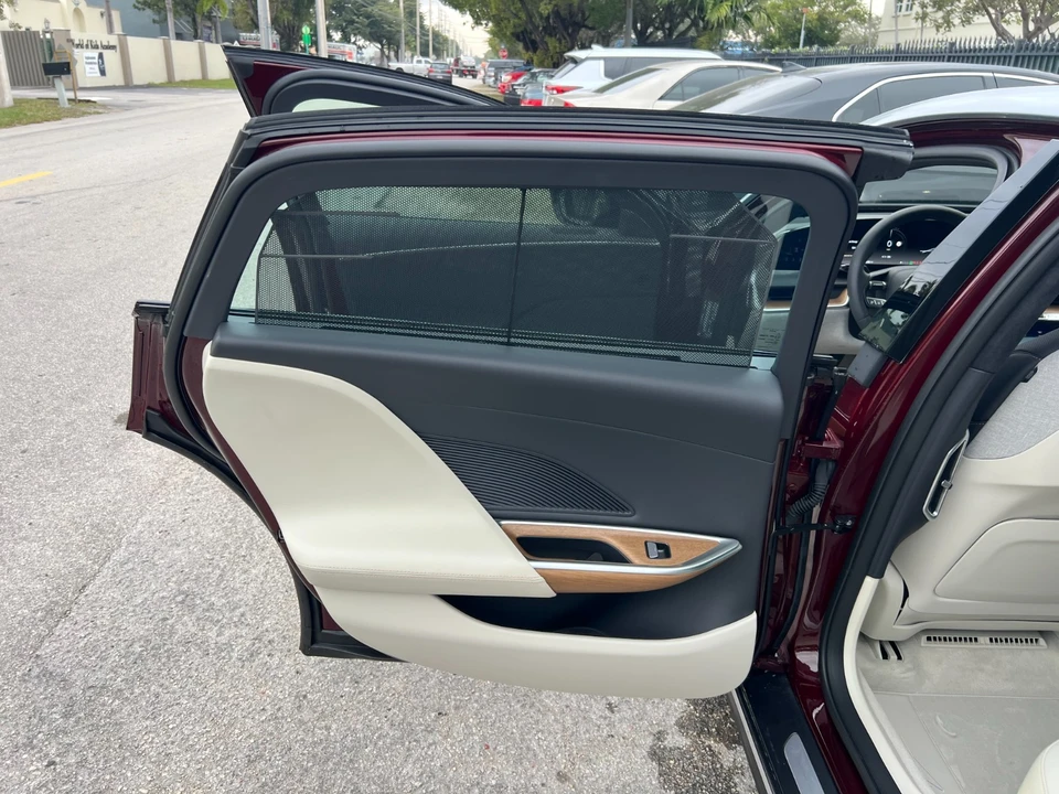 2025 Lucid Air - Image 14 of 21