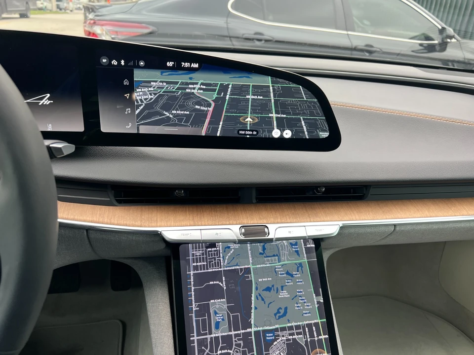 2025 Lucid Air - Image 20 of 21