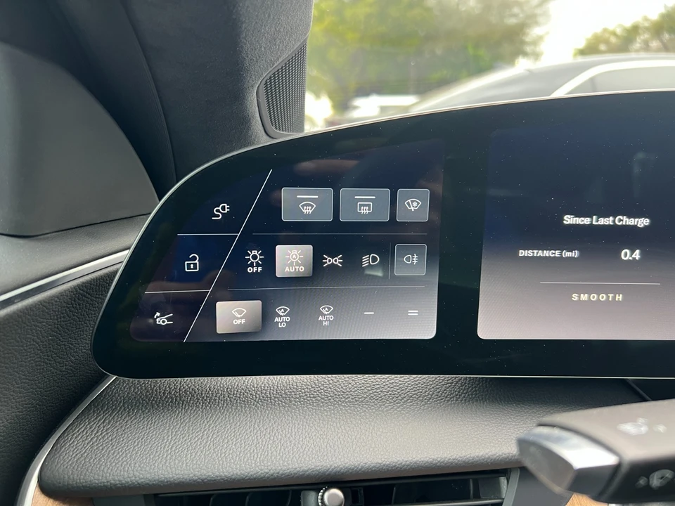 2025 Lucid Air - Image 19 of 21
