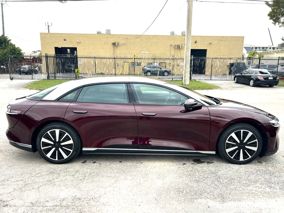 2025 Lucid Air - Image 9 of 21