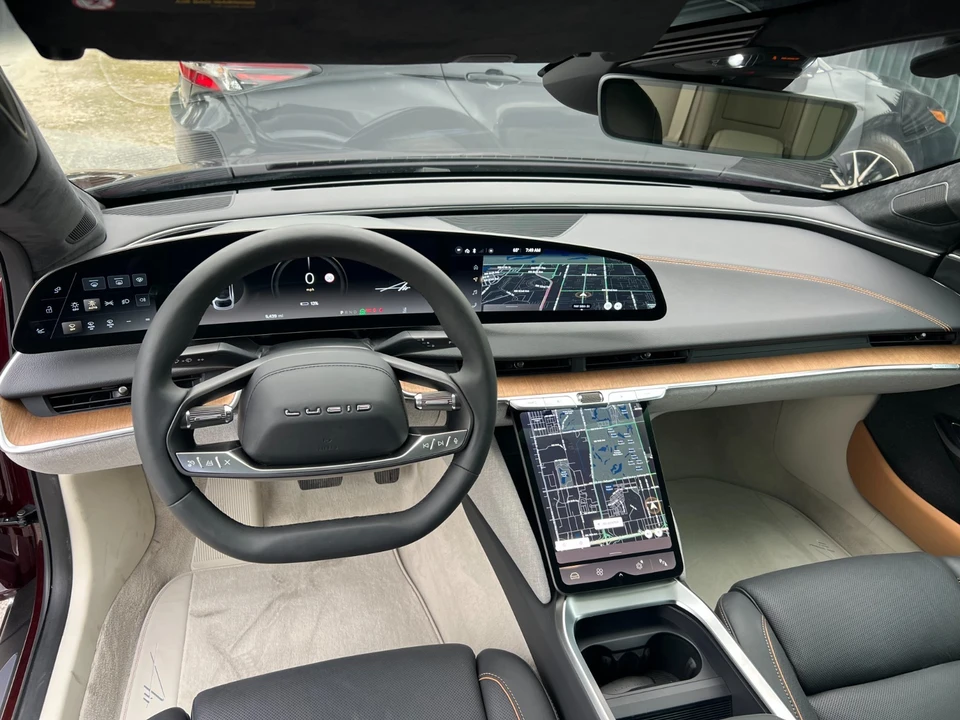 2025 Lucid Air - Image 17 of 21