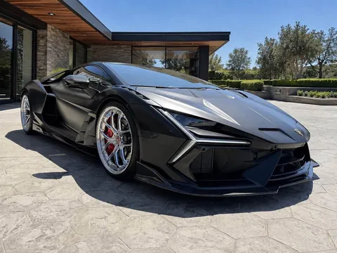 2025 Lamborghini Revuelto - Image 4 of 18