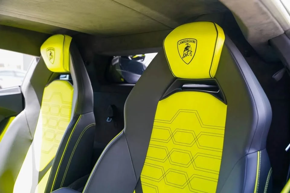 2025 Lamborghini Revuelto - Image 10 of 13