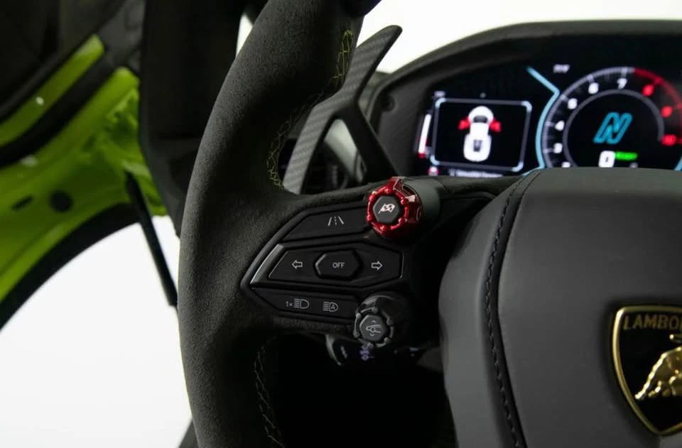 2025 Lamborghini Revuelto - Image 15 of 15