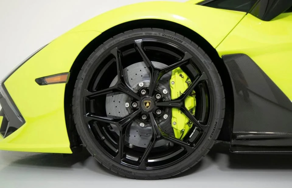 2025 Lamborghini Revuelto - Image 8 of 15